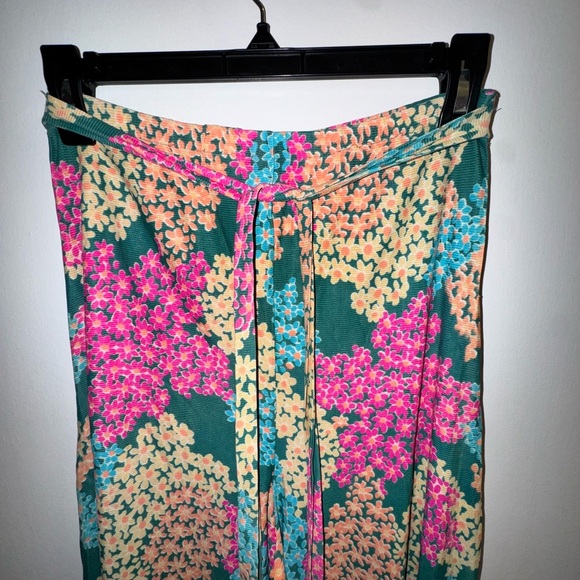 True Vintage Made in USA 1970s Floral Wide-Leg Flare Pants - Picture 4 of 10